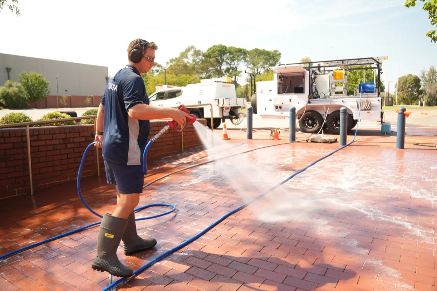 Extera commercial cleaning rig and operator at a school site in Perth